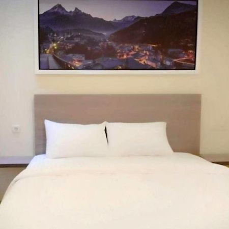 Twospaces Living At Maximus Inn Palembang Exterior foto
