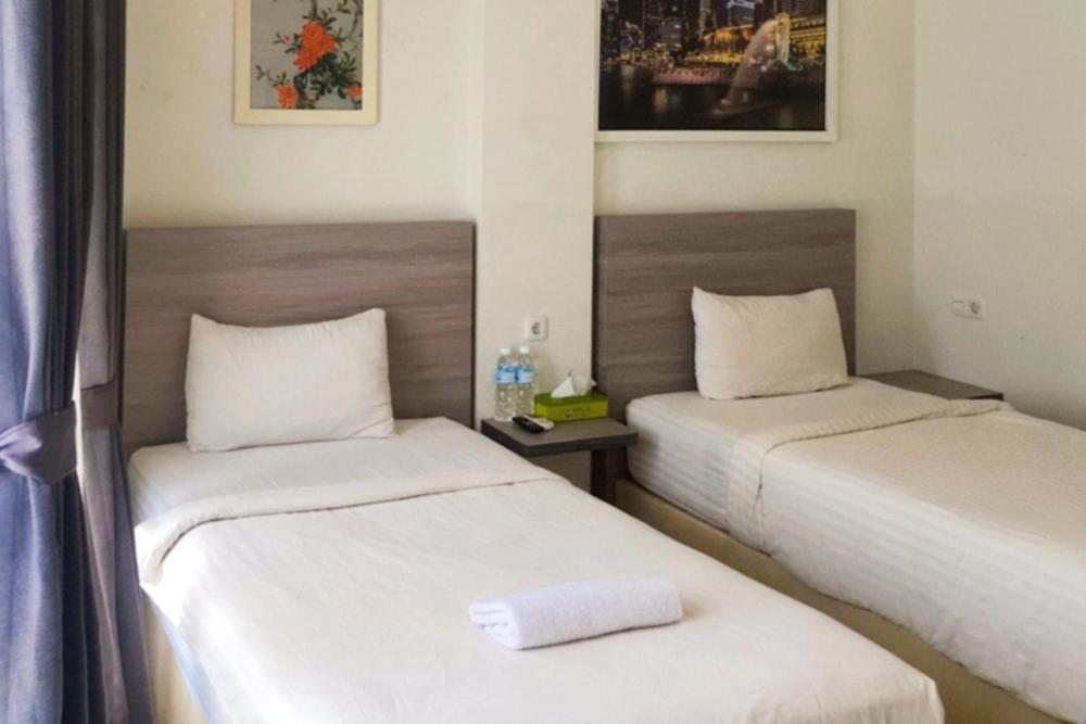 Twospaces Living At Maximus Inn Palembang Exterior foto