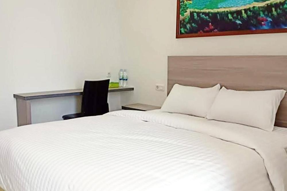 Twospaces Living At Maximus Inn Palembang Exterior foto